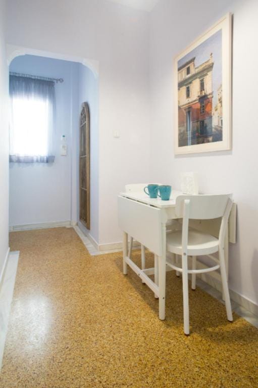 Live like a local, next to Acropolis! Apartment in Athens