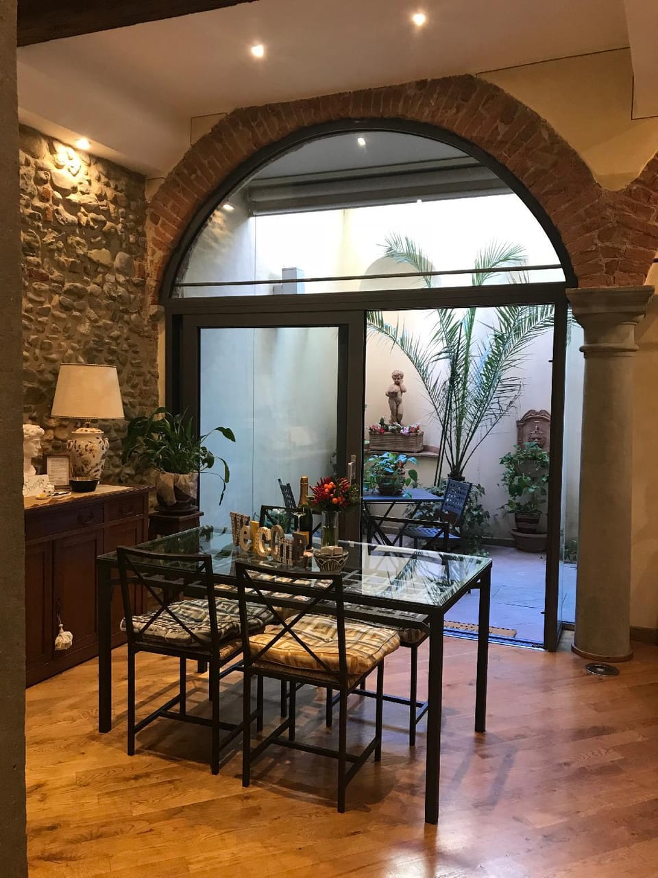 Little Patio, a gem set among the stones Apartment in Florence