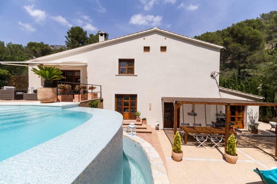 Luxury Mallorca Holiday Villa with Private Pool and Garden, Villa Cami Villa in Serra de Tramuntana