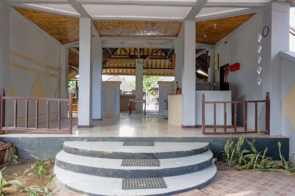 Collection O 1651 Purnama Beach Hotel Hotel in Pujut