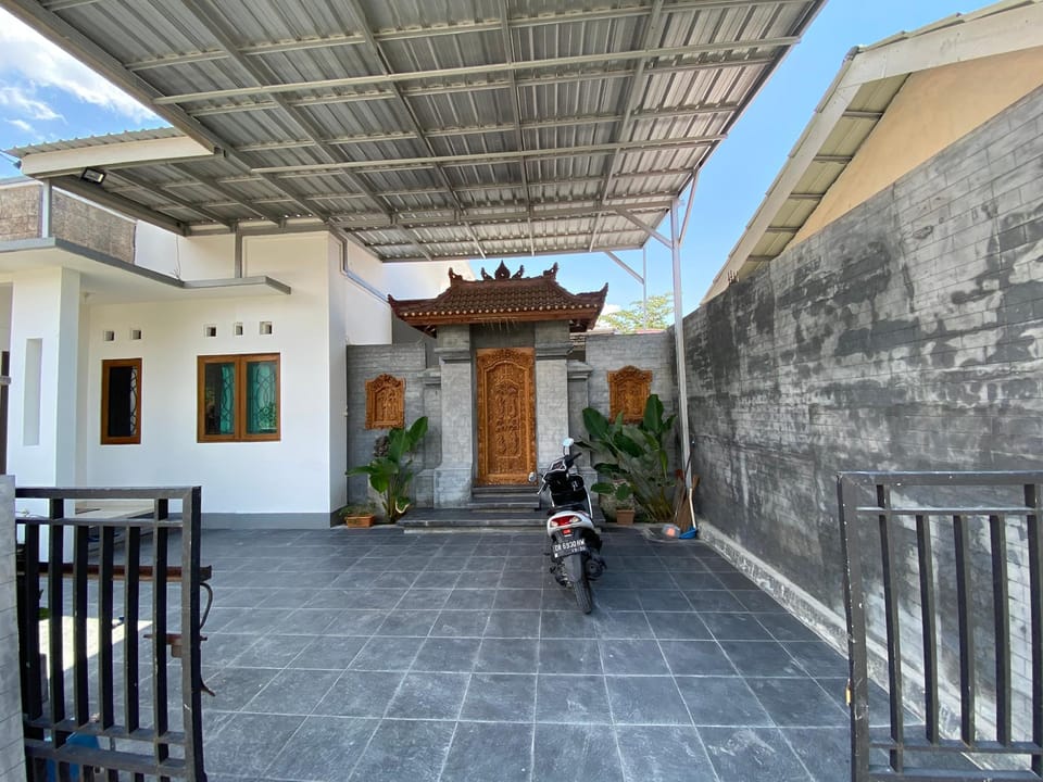 Bale Bagoes Sarjana Vacation rental in Batu Layar