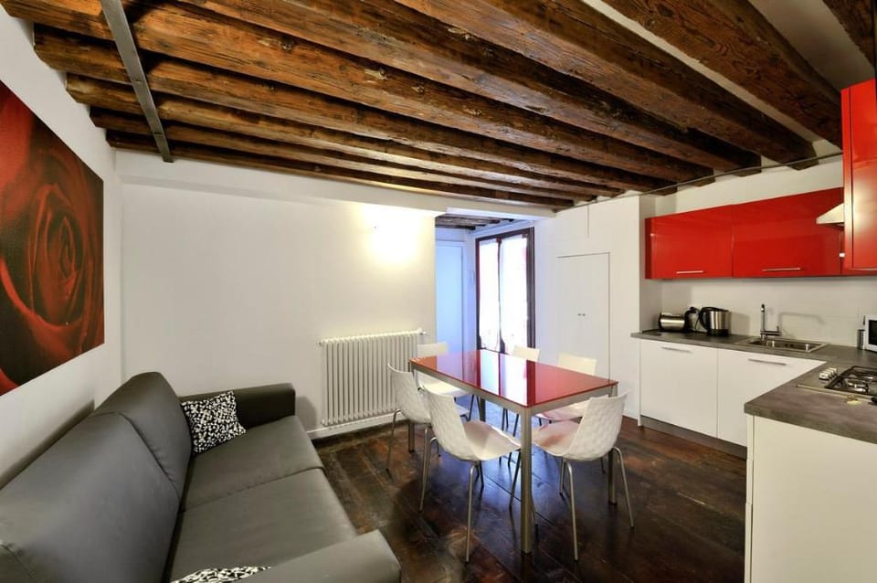 Red Rose - Grande apt in un palazzo storico Apartment in Venice