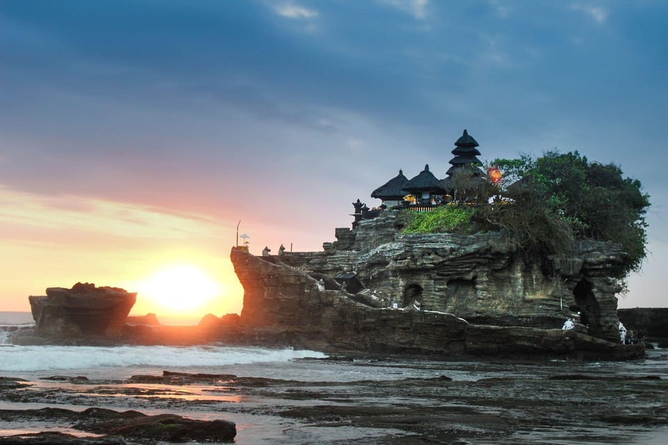 The Ultimate 5 Star Holiday Villa in Seminyak with Private Pool and Fully Staffed, Villa Bali 2055 Villa in North Kuta