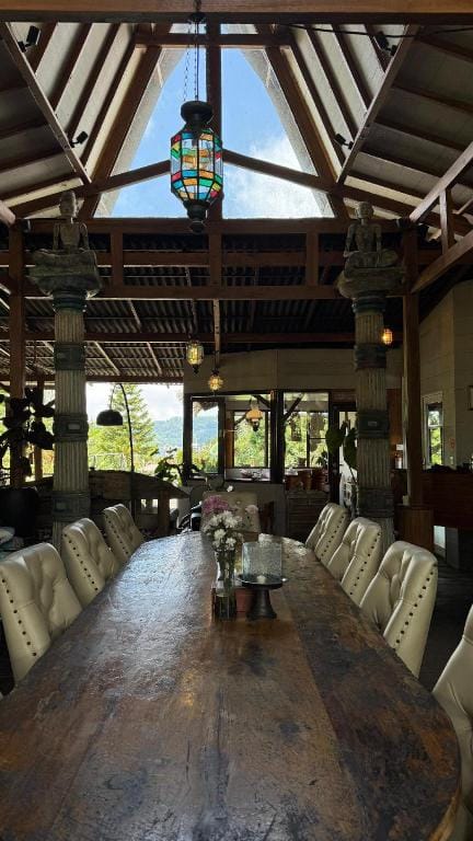 PonDaNu Cabins By The Lake Hotel in Bali