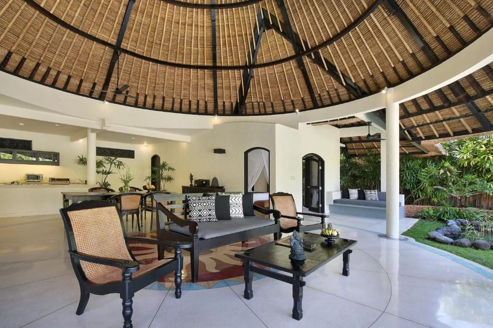 Luxury 3 BR Private Pool Villa at Seminyak #Z265 Villa in Kuta