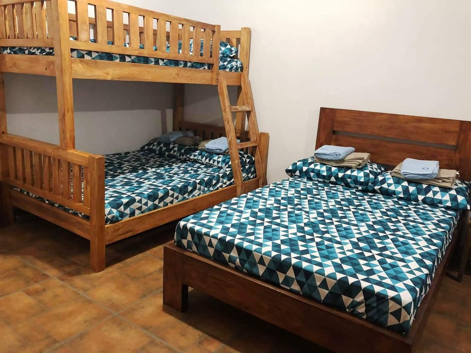 Log Homes Inspired Unit 2 w/ Wi-Fi and Cable Apartment in Baguio
