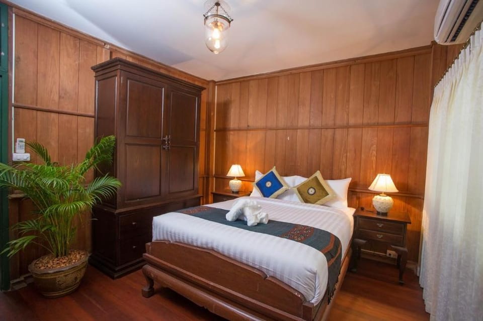 Baan Khun Nang Colonial House short walk to beach Villa in Ko Samui