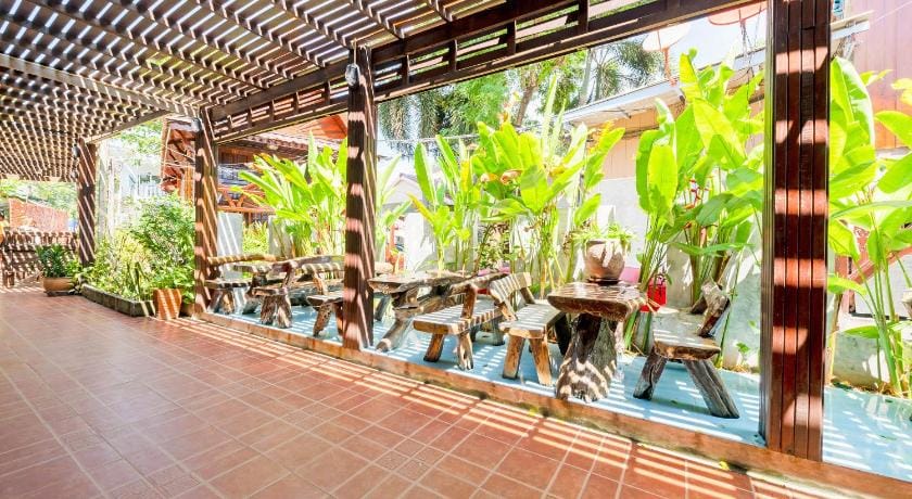 TomPizza Resort Hotel in Phe