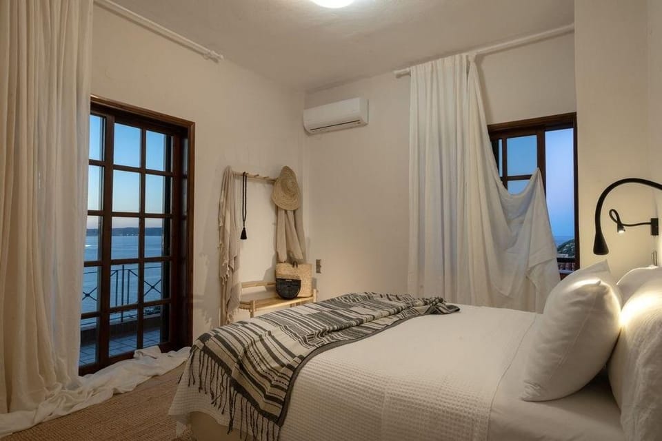 Sunkiss Seaview Apartment, 1min walk from beach! Apartment in Almyrida