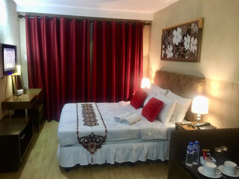 PRIVATE UNIT at One Tagaytay Place Hotel Suites Apartment in Tagaytay