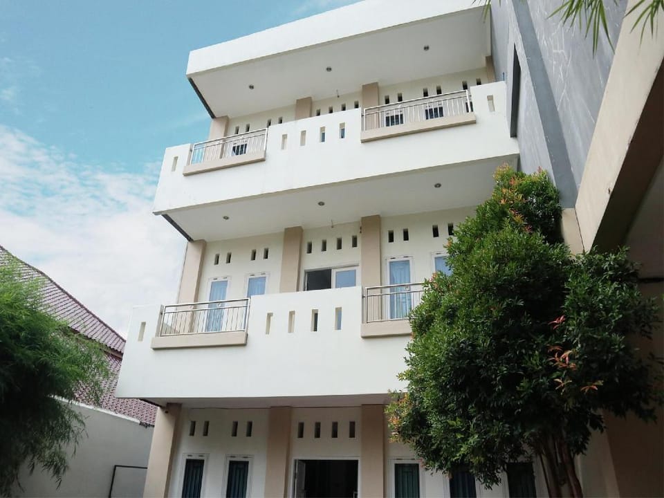 OYO 1649 Grya Lavinsa Hotel in Padang