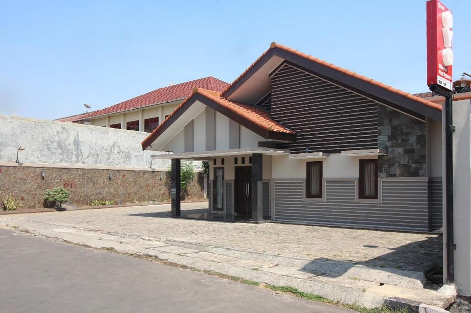 Hotel O Wisma Ray Syariah Hotel in Indonesia