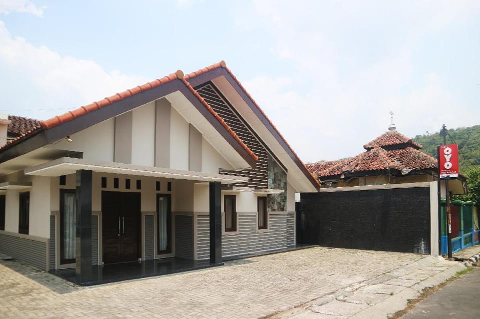 Hotel O Wisma Ray Syariah Hotel in Indonesia