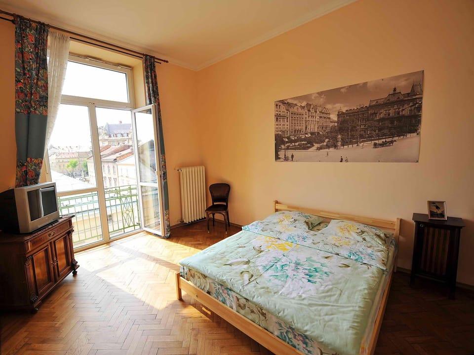 Halytska Street and Ratusha View 4-room Apartment Apartment in Lviv