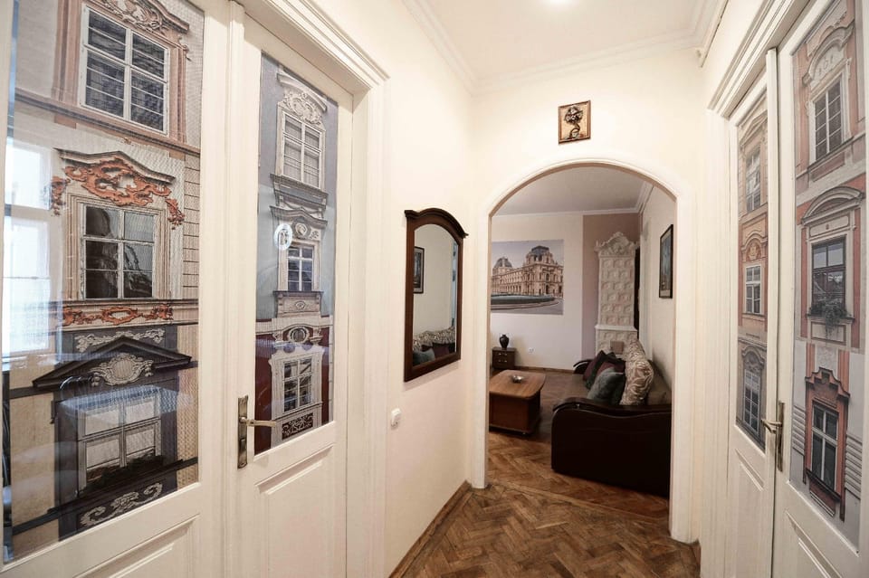 Historical Family Nest in Lviv City Centre Apartment in Lviv
