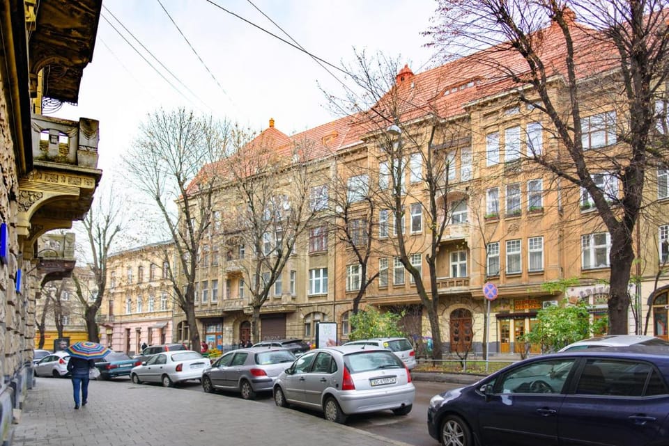 Fabulous 3-room Apartment, Minutes to Rynok Square Apartment in Lviv