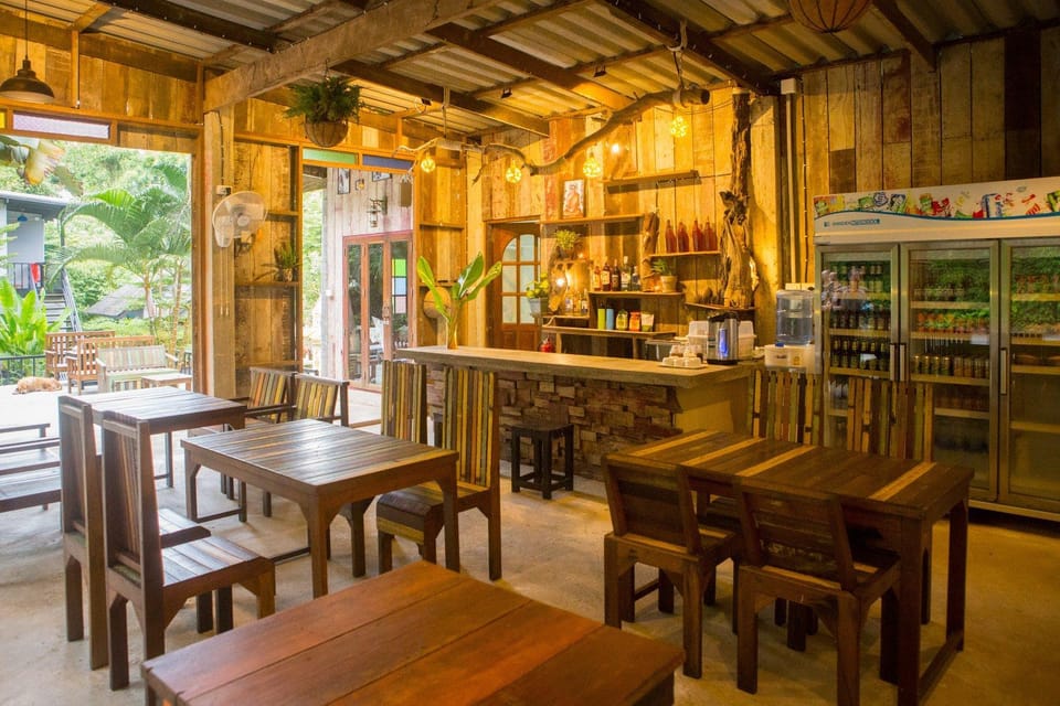 Dok Rak Room at Wave-F Homestay Vacation rental in Trat Changwat