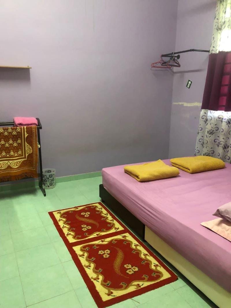 HOMESTAY SERI LAZUARDI 2 TANAH MERAH -ISLAMIC Vacation rental in Malaysia