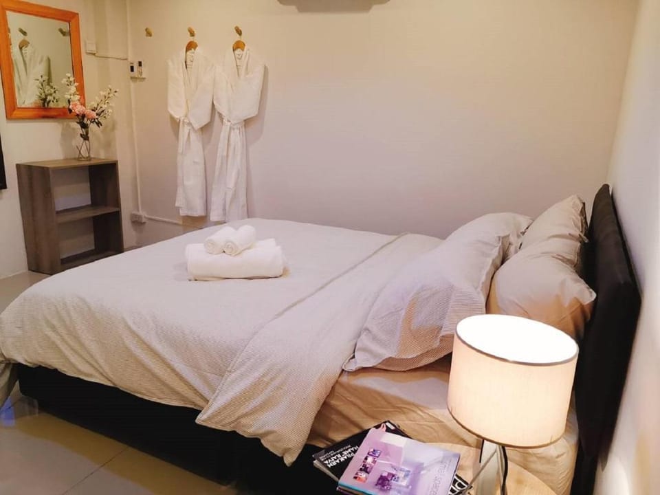 LULL Hostel Samutprakarn-Private-Share bathroom Vacation rental in Bangkok
