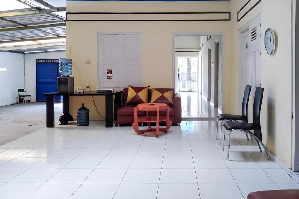 RedDoorz Syariah @ Griya Soeratin Pacitan Hotel in East Java