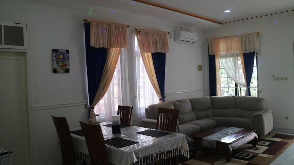 Ardira Villa Kota Bunga Villa in West Java