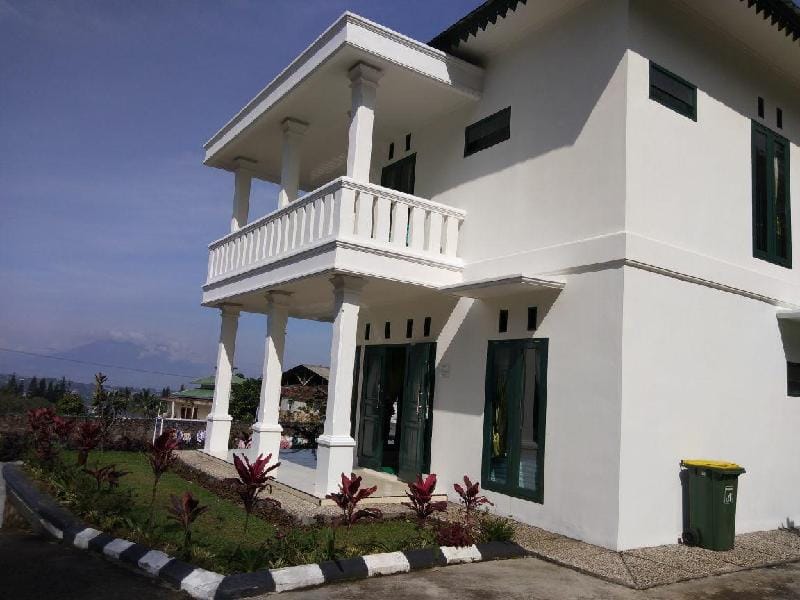 VIlla Griya Wira Karya ( Githa ) Villa in Cisarua