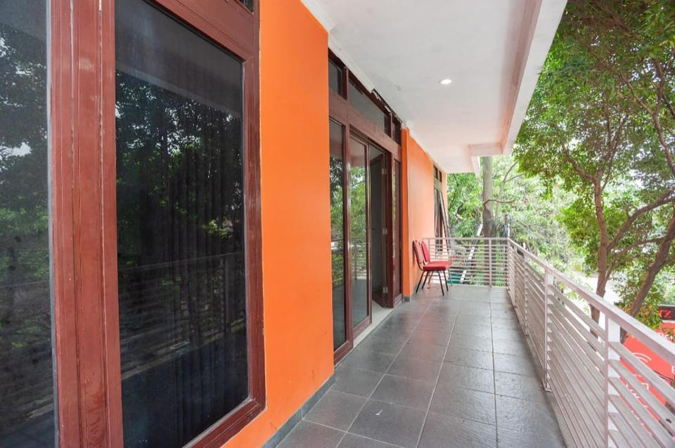 RedDoorz Syariah near Grand Galaxy Park Bed and Breakfast in West Java