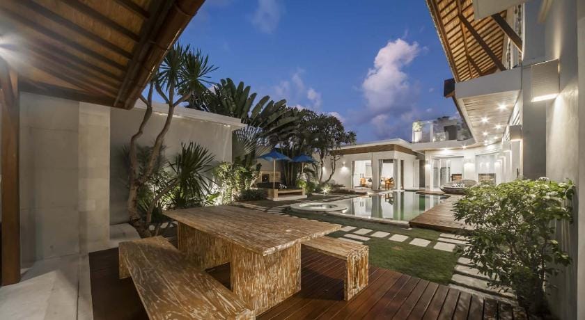 Villa DeDayuh Seminyak Villa in North Kuta
