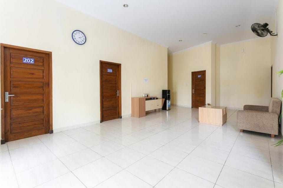 RedDoorz Syariah near Purwosari Train Station Bed and Breakfast in Special Region of Yogyakarta