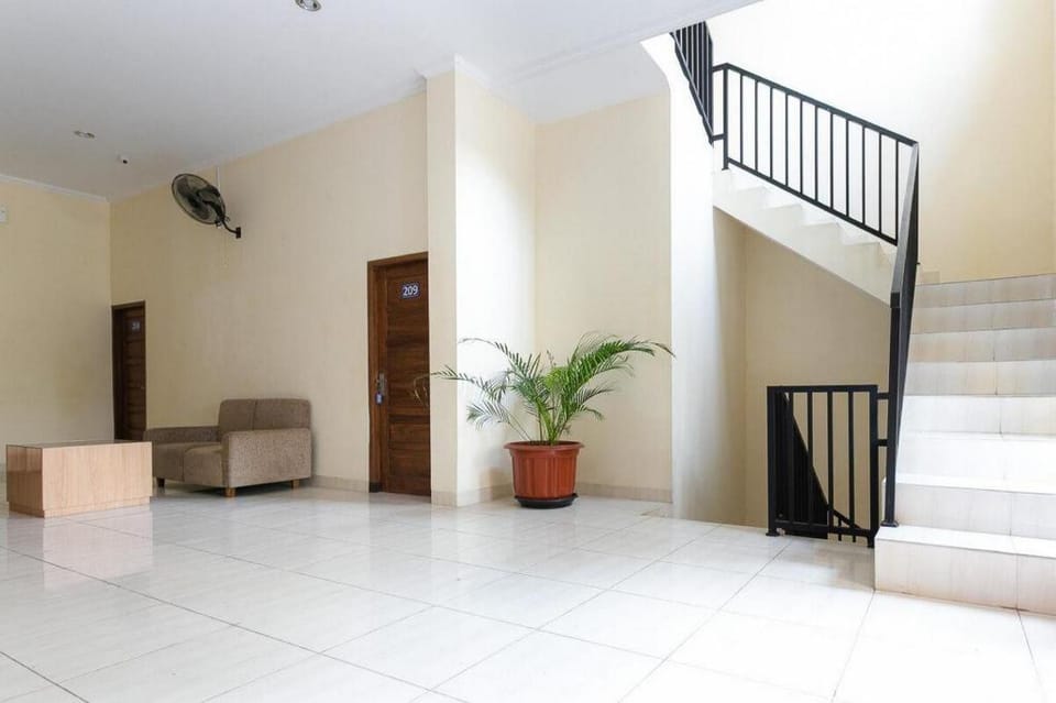 RedDoorz Syariah near Purwosari Train Station Bed and Breakfast in Special Region of Yogyakarta