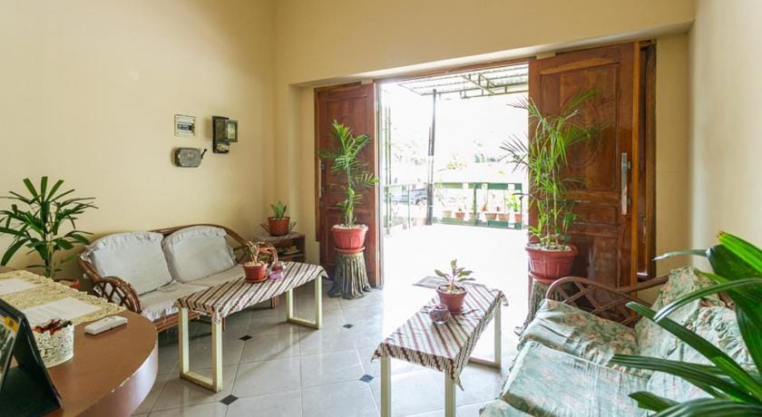 RedDoorz Syariah @ Sakinah Guesthouse Bed and Breakfast in East Java