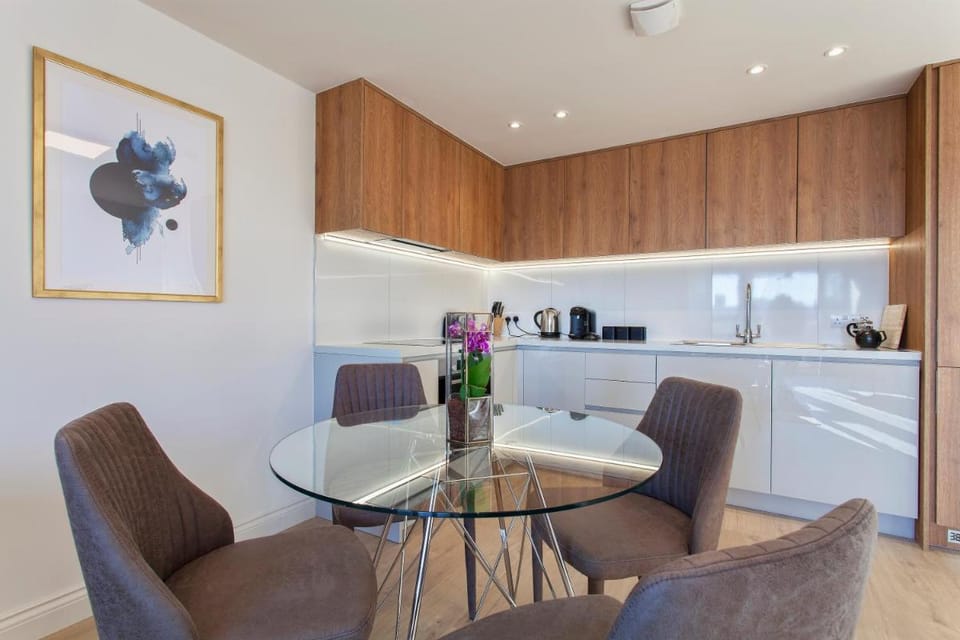 Charles Hope Staines Centre Apartment in Staines-upon-Thames