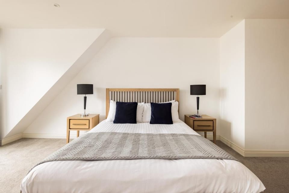 Charles Hope Staines Centre Apartment in Staines-upon-Thames