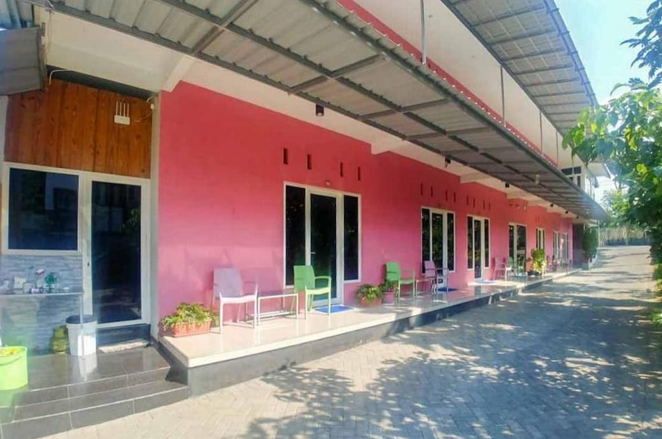 Griya Mulya near Alun Alun Batu Mitra RedDoorz Bed and Breakfast in Batu