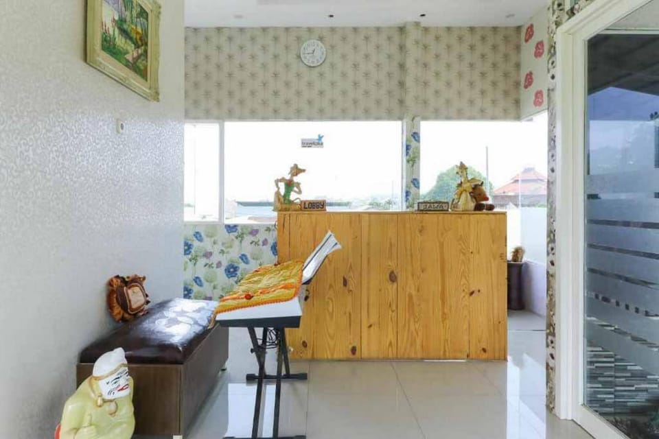Griya Mulya near Alun Alun Batu Mitra RedDoorz Bed and Breakfast in Batu