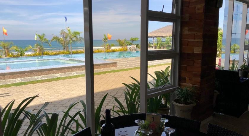 EM Royalle Hotel & Beach Resort Hotel in San Juan