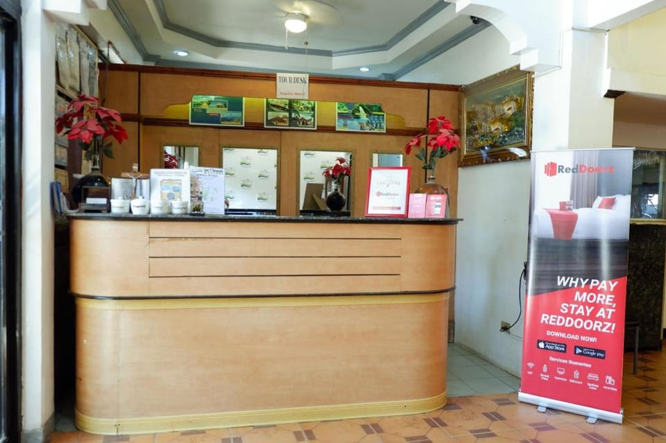 RedDoorz near Maribago Barangay Hall Hotel in Lapu-Lapu City
