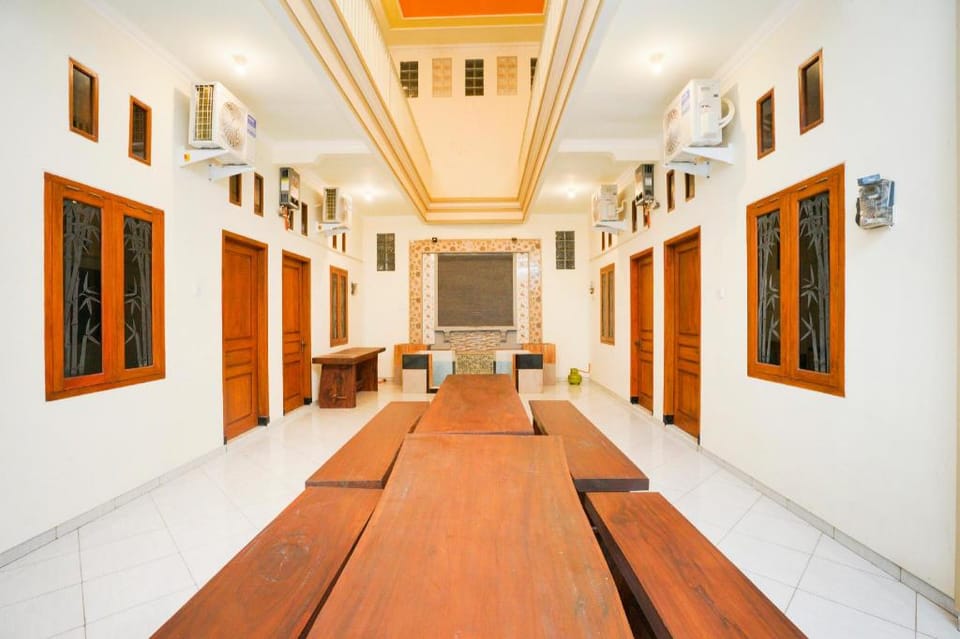 OYO 1642 Penginapan Anggrek Syariah 2 Hotel in East Java