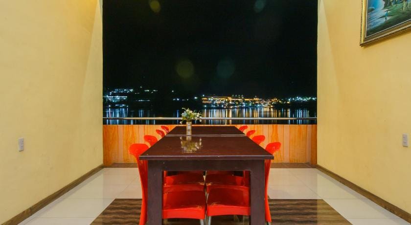 RedDoorz near Danau Toba Parapat Hotel in Indonesia