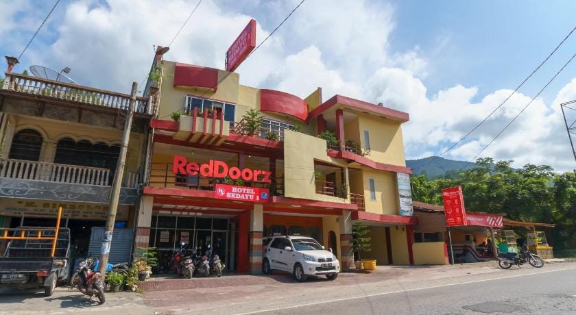 RedDoorz @ Parapat Hotel in Indonesia