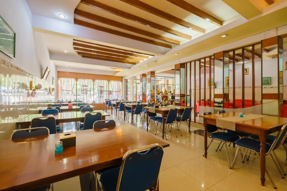 RedDoorz @ Parapat Hotel in Indonesia