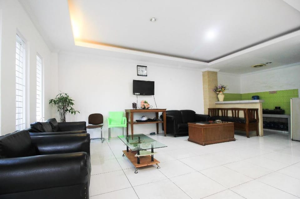 OYO 1905 Davonsa Homestay Syariah Hotel in West Sumatra, Indonesia