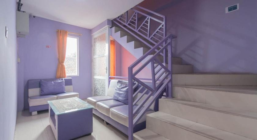 RedDoorz @ Gatot Subroto Street Bandung 3 Bed and Breakfast in Bandung