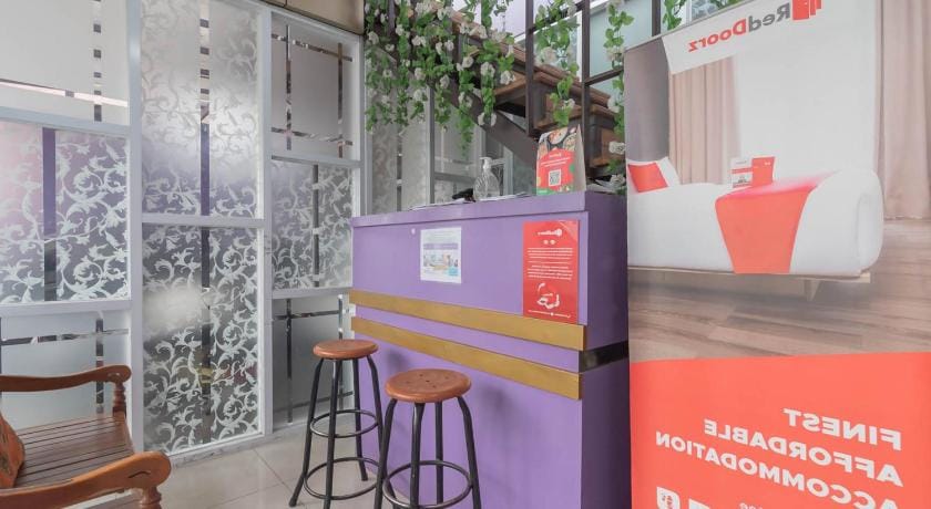 RedDoorz @ Gatot Subroto Street Bandung 3 Bed and Breakfast in Bandung
