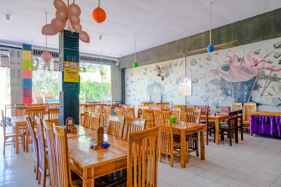 SPOT ON 1958 Asembagus Family Hotel in East Java