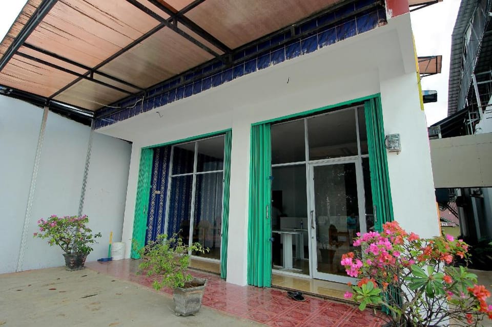 OYO 1981 Unib Kostel Hotel in Indonesia