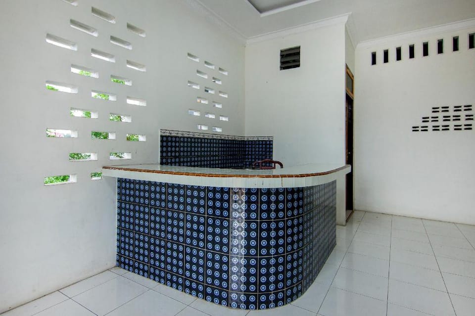 OYO 2069 Wisma Syariah Kampung Baru Hotel in Indonesia