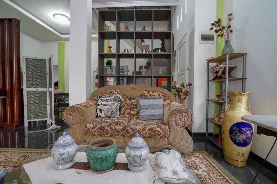 OYO 2036 Afifah Homestay Syariah Vacation rental in Indonesia