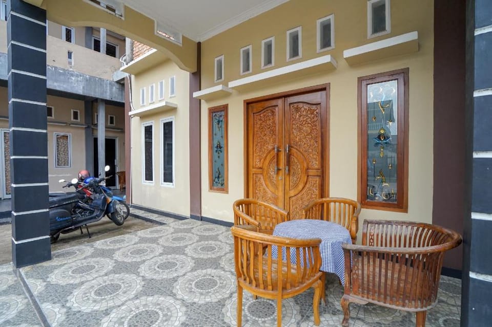 OYO 2036 Afifah Homestay Syariah Vacation rental in Indonesia