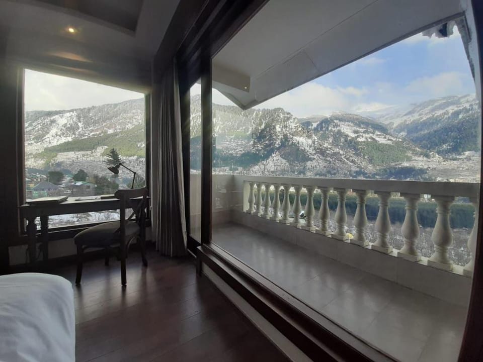 Sylvan Hues Hotel in Manali